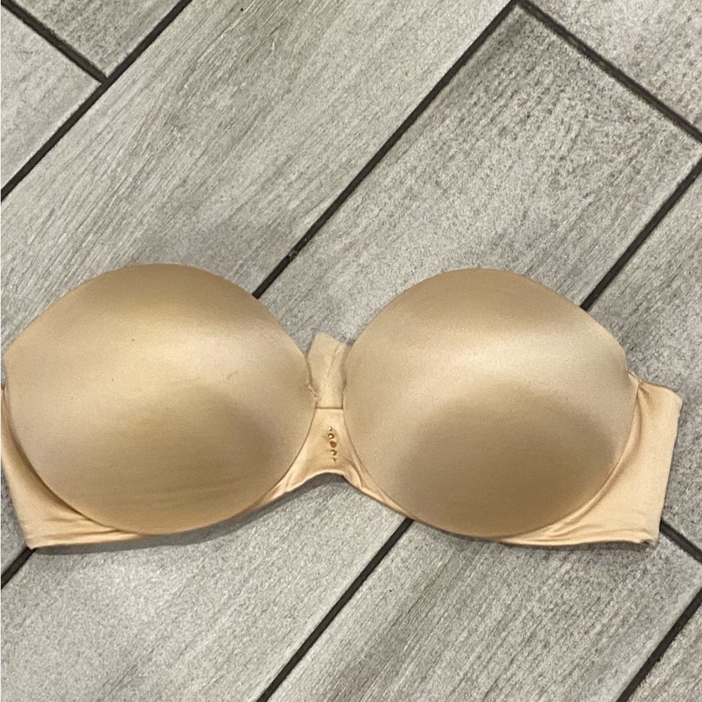 Seamless Strapless Bra in Nude